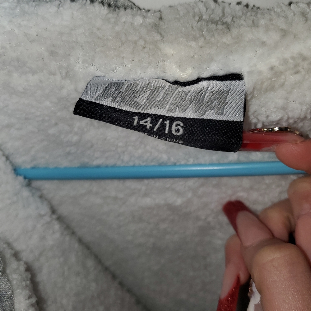 Sweater - Picture 4 of 4